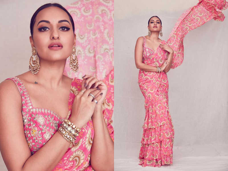 Sonakshi Sinha Stuns Completely In Floral Saree - 1