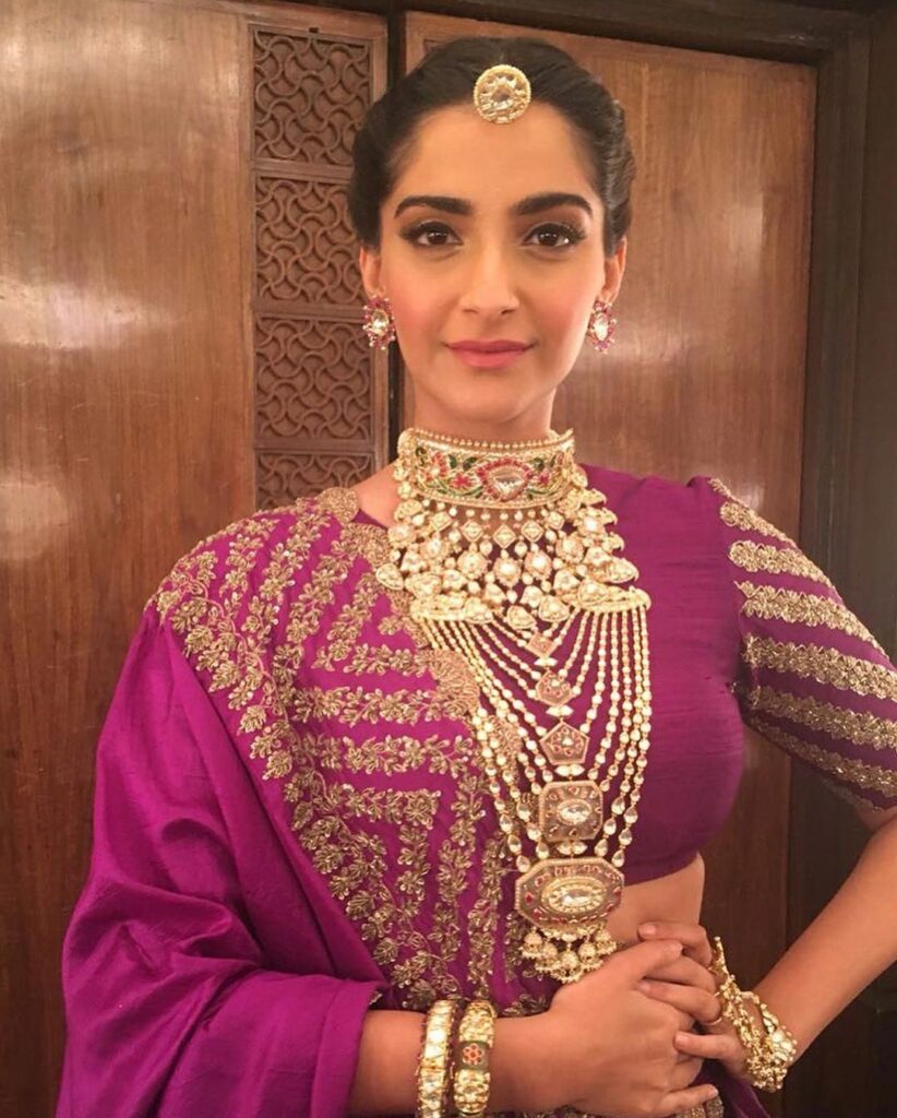 Sonam Kapoor’s Gorgeous Earring Collection - 3