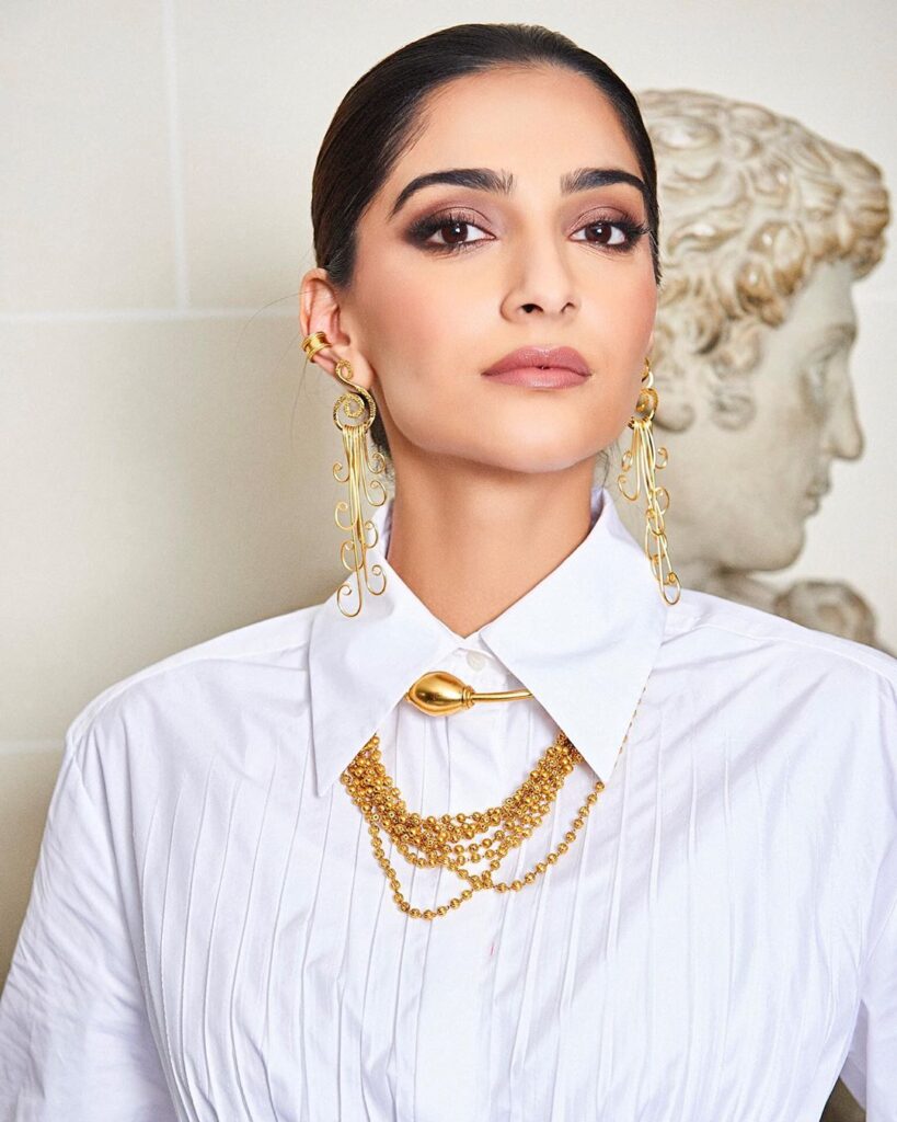 Sonam Kapoor’s Gorgeous Earring Collection - 4