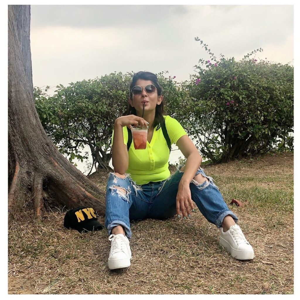 Take a swagger casual outfit look inspiration from Jennifer Winget - 1