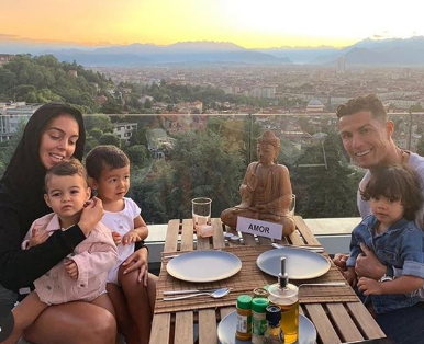 Times When Cristiano Ronaldo Gave Us Major Vacay Goals - 2