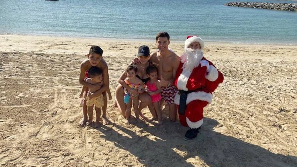 Times When Cristiano Ronaldo Gave Us Major Vacay Goals - 3