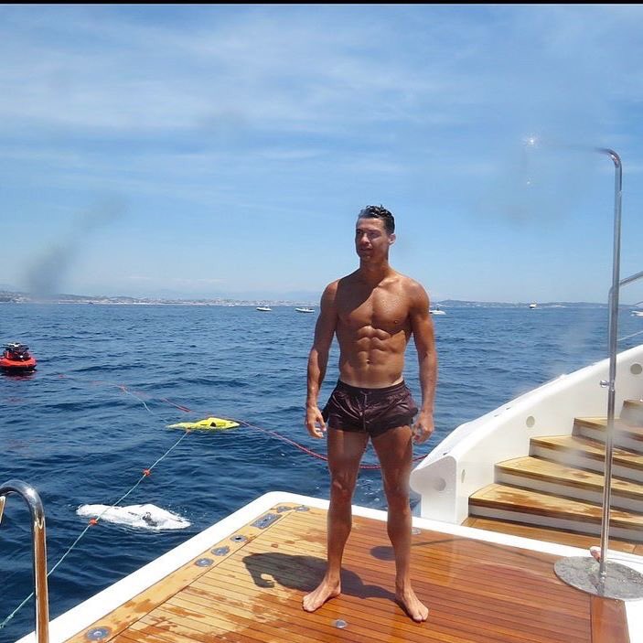 Times When Cristiano Ronaldo Gave Us Major Vacay Goals - 4