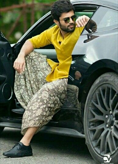 When HOT south superstar Vijay Deverakonda did ‘lungi dance’ to promote South Indian Culture - 0