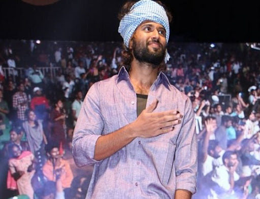 When HOT south superstar Vijay Deverakonda did ‘lungi dance’ to promote South Indian Culture - 1