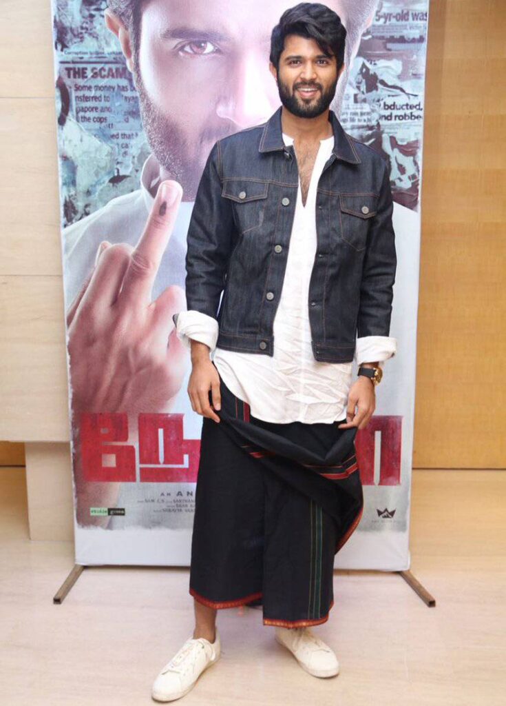 When HOT south superstar Vijay Deverakonda did ‘lungi dance’ to promote South Indian Culture - 4