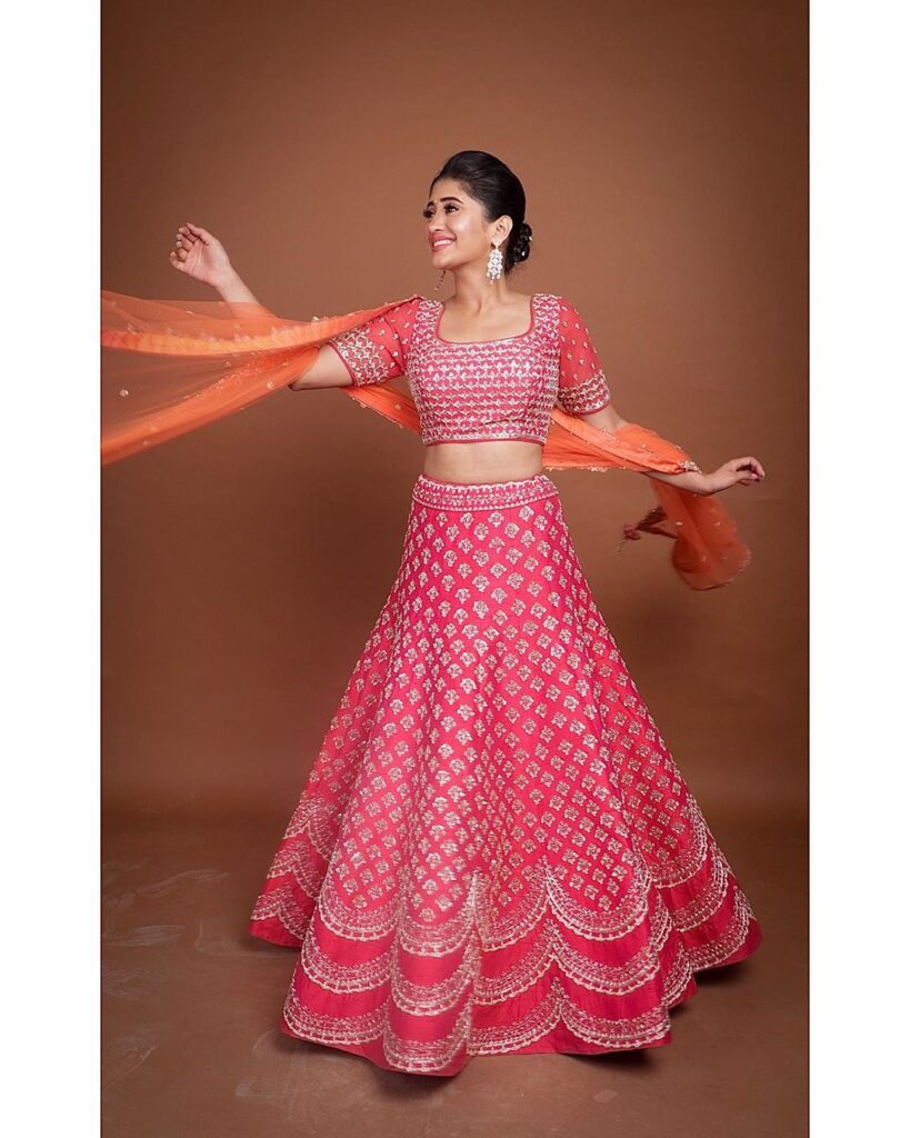 When Shivangi Joshi dresses in pink - 0