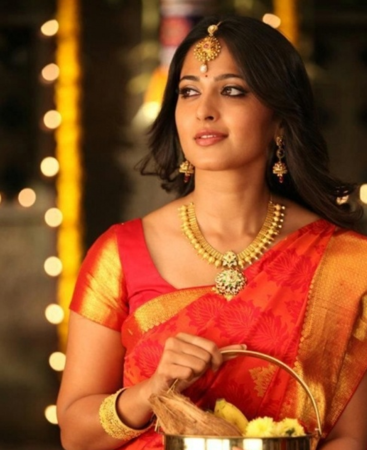 Anushka Shetty’s Classy Earring Collection You Must Check Out - 3