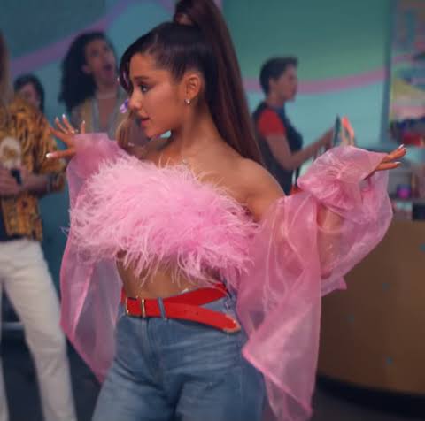 Ariana Grande’s Ravishing Strapless Outfits That Are Pure Fashion Goals - 1