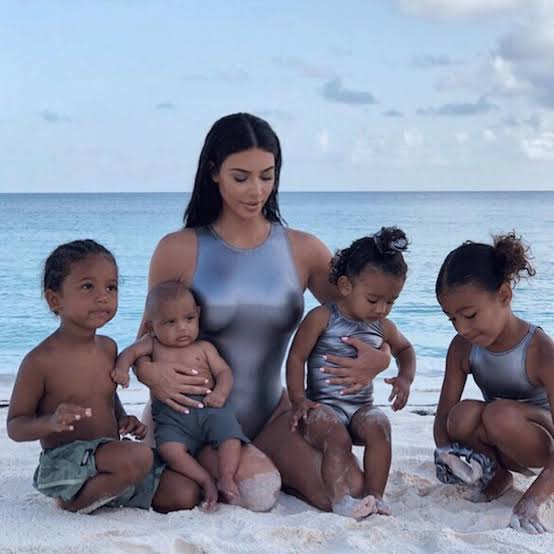 7 Kim Kardashian Family Moments You’ll Never Forget - 3