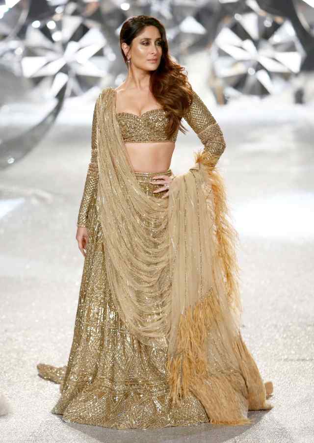 Sara Ali Khan, Aishwarya Rai, Deepika Padukone, Kareena Kapoor Khan: Add This Embellished Lehenga To Your Wishlist Right Now! - 6