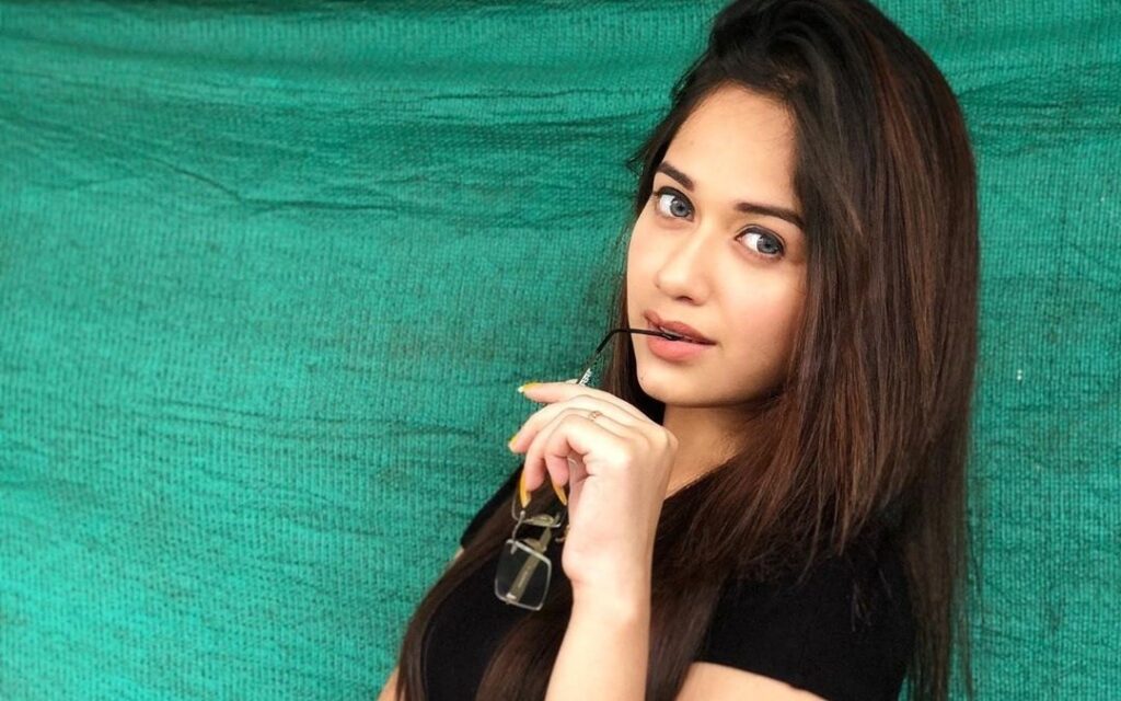 Anushka Sen or Jannat Zubair: Who is the ultimate BEAUTY QUEEN? - 1