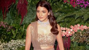 Anushka Sharma stuns in golden - 3