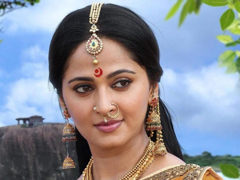 Anushka Shetty’s Classy Earring Collection You Must Check Out - 2