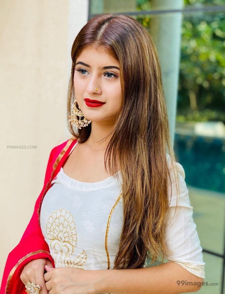 Arishfa Khan’s HOT Red Lipstick Avatar - 1