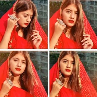 Arishfa Khan’s HOT Red Lipstick Avatar - 2