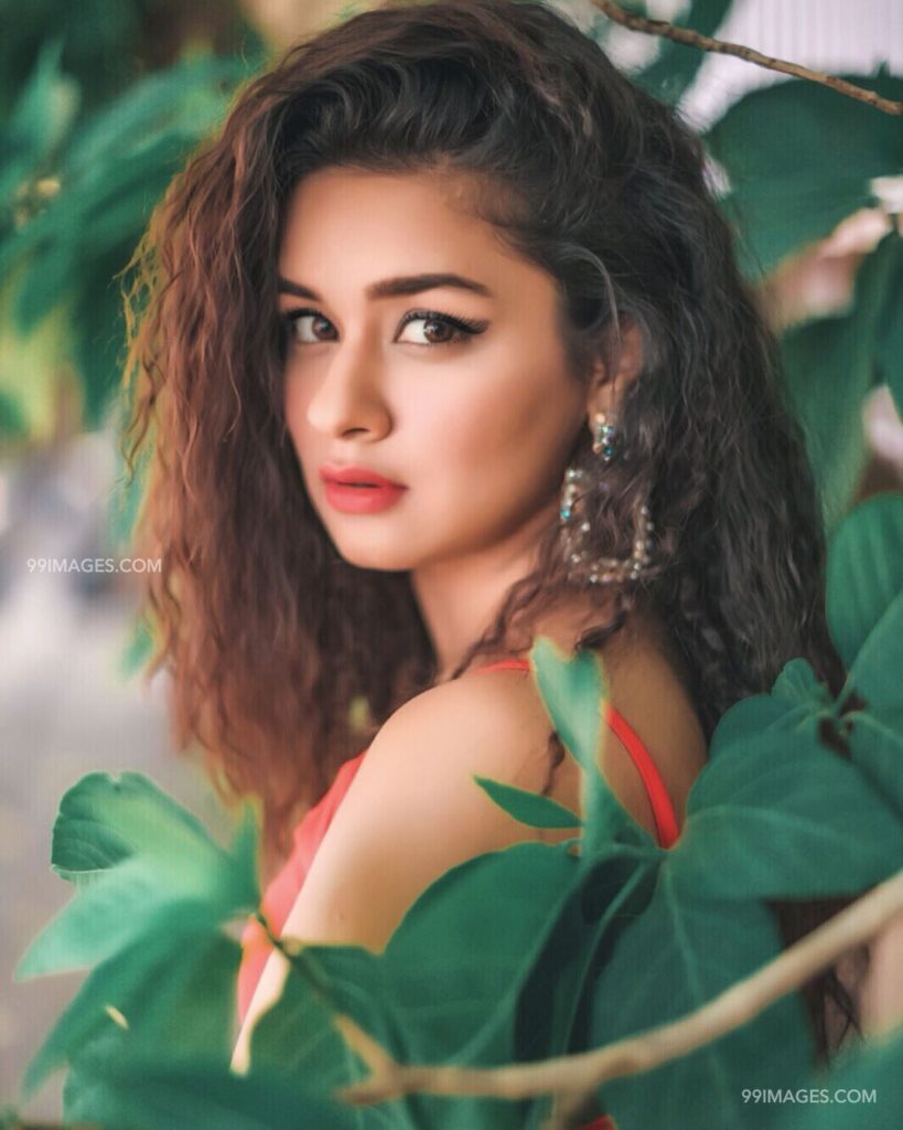 Avneet Kaur: The Diva is love at first sight - 2