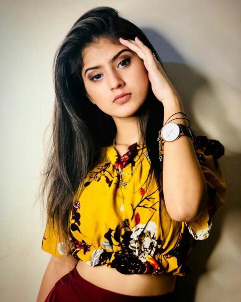 Avneet Kaur vs Arishfa Khan: Who looks gorgeous in a floral outfit? - 0