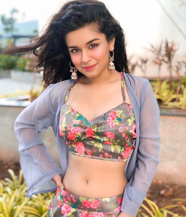 Learn Everything About Avneet Kaur’s Style - 2