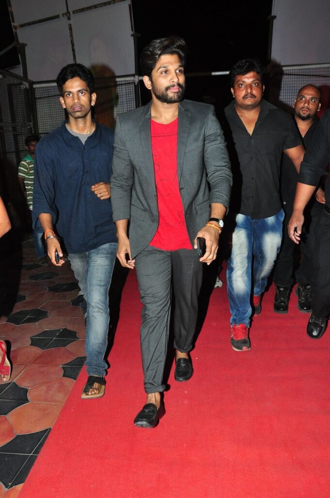 Best times when Allu Arjun lit up the red carpet - 3