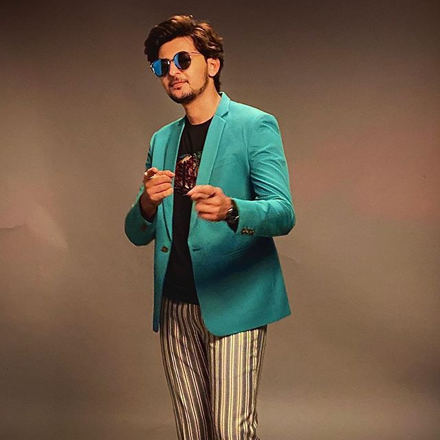 Darshan Raval is a true fashionista and his latest Instagram pictures are proof! - 3