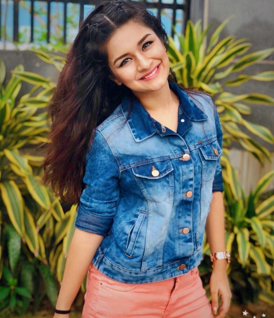 Denim outfits of Avneet Kaur to take inspiration from - 1