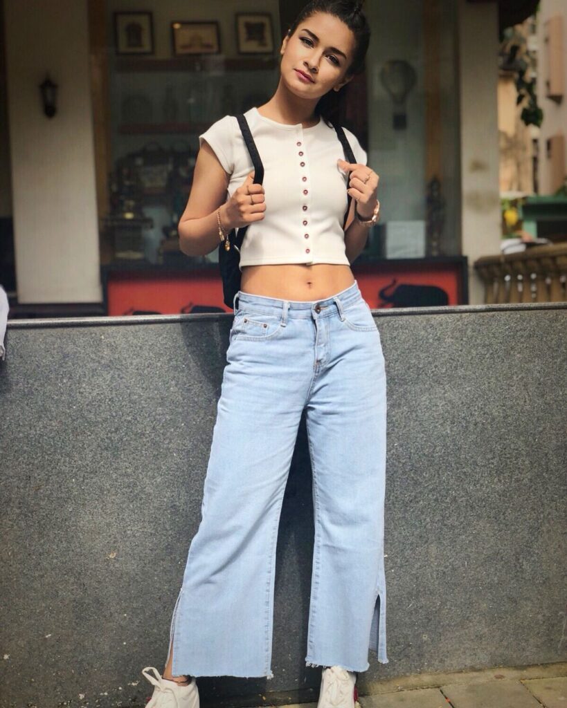 Denim outfits of Avneet Kaur to take inspiration from - 3