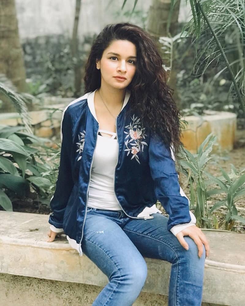 Denim outfits of Avneet Kaur to take inspiration from - 4