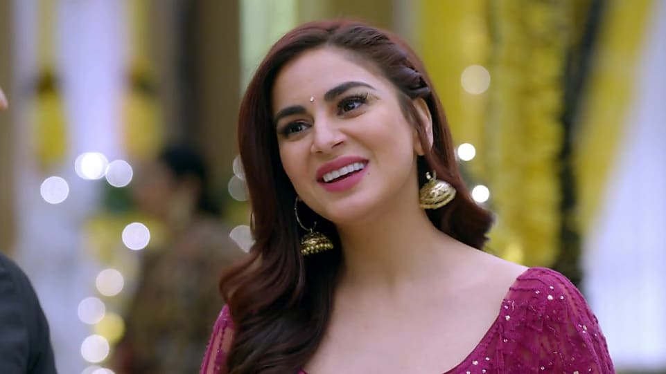 Different Hairstyles Of Shraddha Arya Aka Preeta From Kundali Bhagya - 2