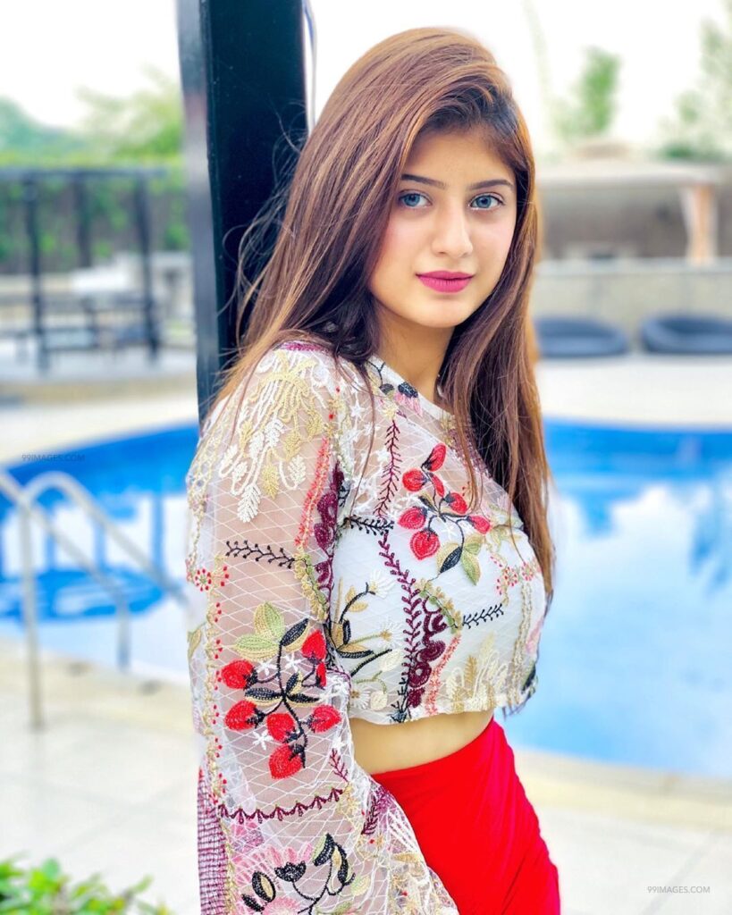 Every time Arishfa Khan stuns in Floral dress - 3