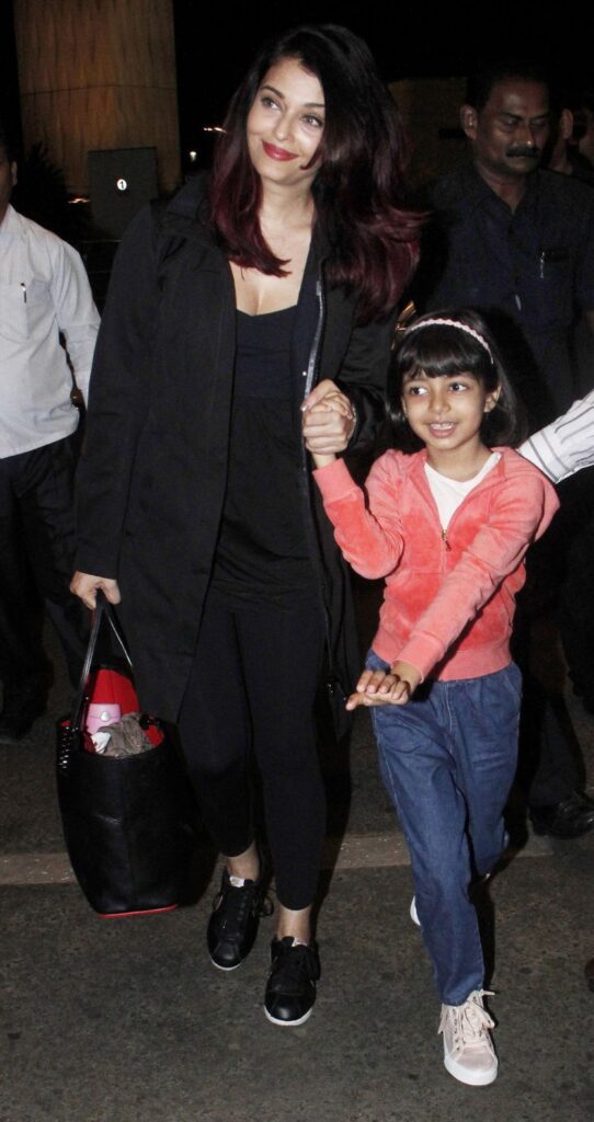 FASHION FILE: High Street Style by Aishwarya Rai Bachchan and Aaradhya Bachchan - 3