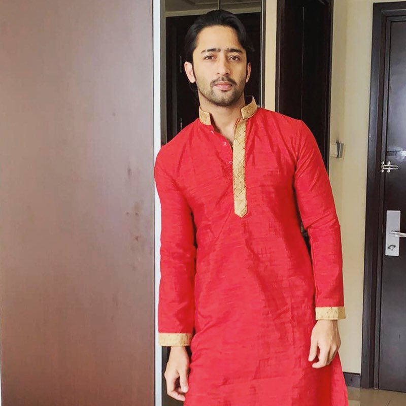 Know What are 5 essentials of a Shaheer Sheikh’s wardrobe - 3