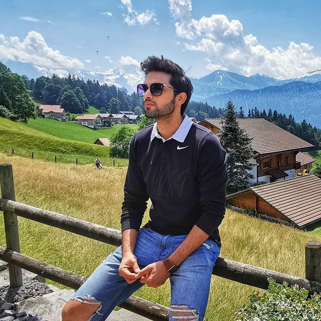 How to pose for a perfect Instagram click? Take tips from Parth Samthaan - 5