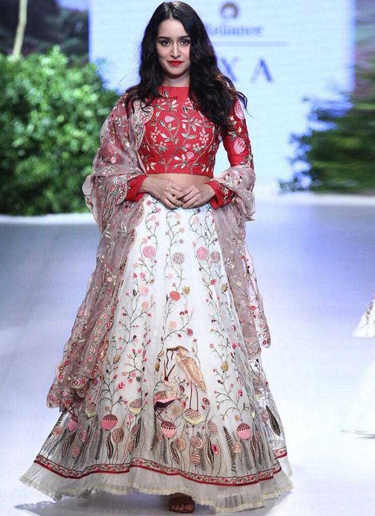 IN PHOTO: Get the ‘PERFECT’ lehenga look like Shraddha Kapoor - 2