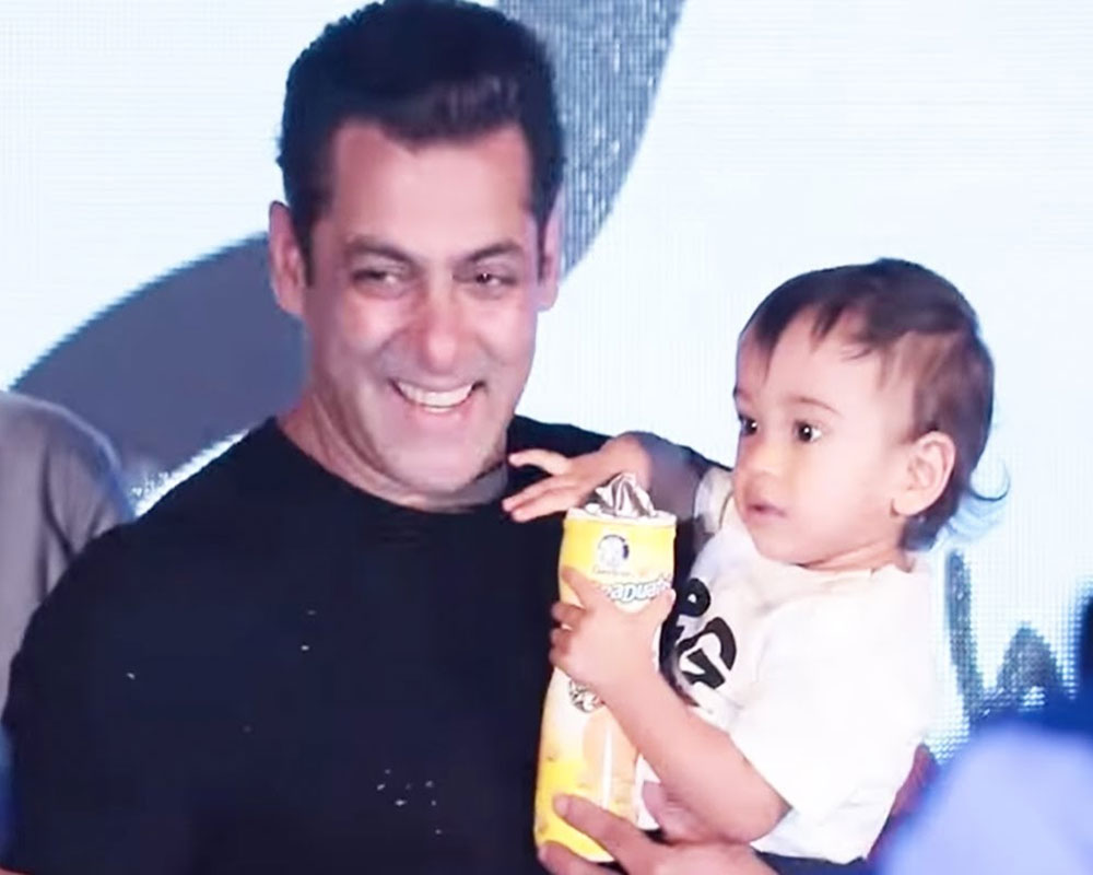 IN PHOTO: TOP 7 cutest moments of birthday-boy Ahil with his ‘Mamu Jaan’ Salman Khan - 3