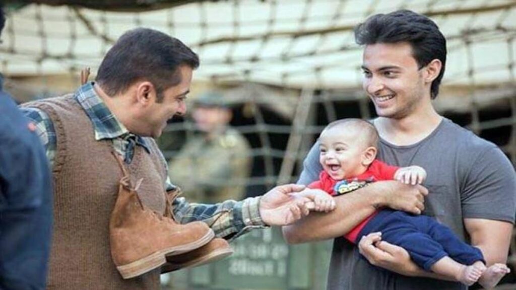 IN PHOTO: TOP 7 cutest moments of birthday-boy Ahil with his ‘Mamu Jaan’ Salman Khan - 6