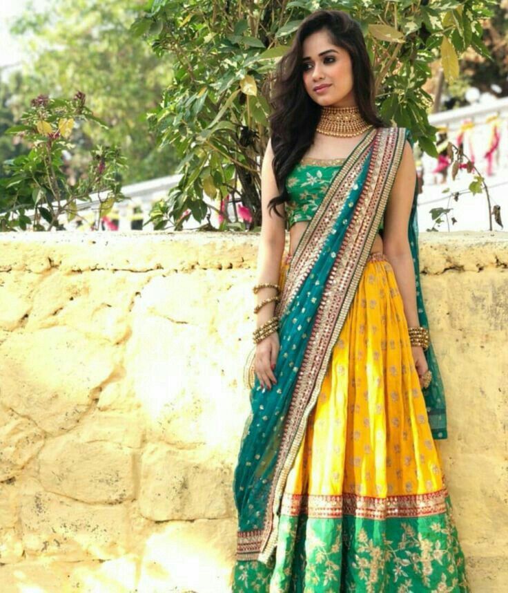 Jannat Zubair, Avneet Kaur, Arishfa Khan, Aashika Bhatia: Styles for your BFF’s Haldi and Mehendi with these outfits! - 6