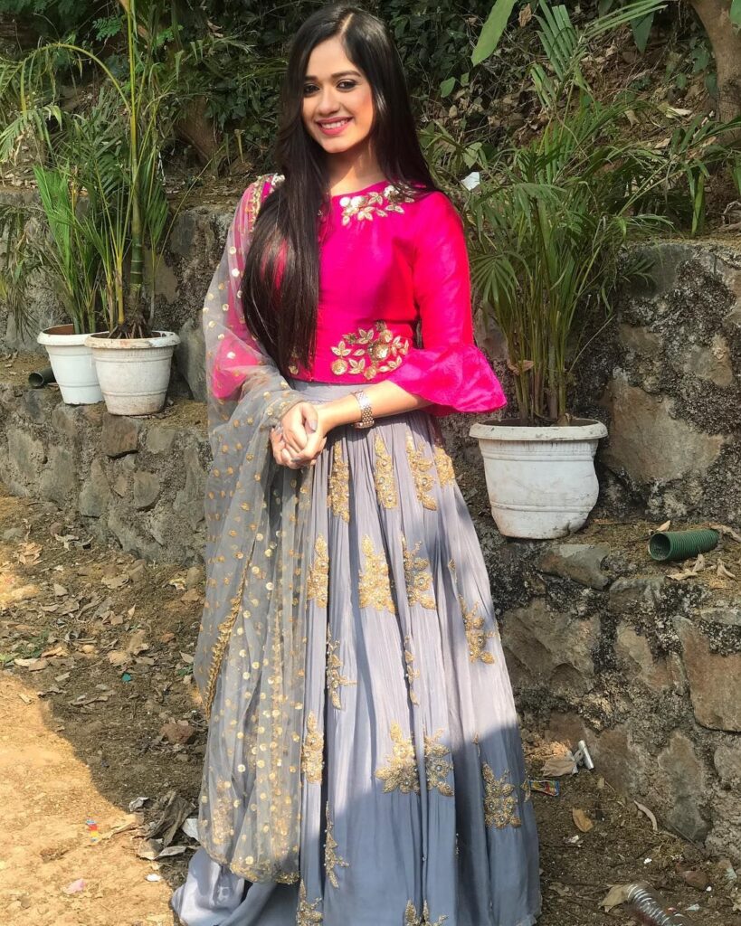 Jannat Zubair fusion style never fails to leave us stunned - 4