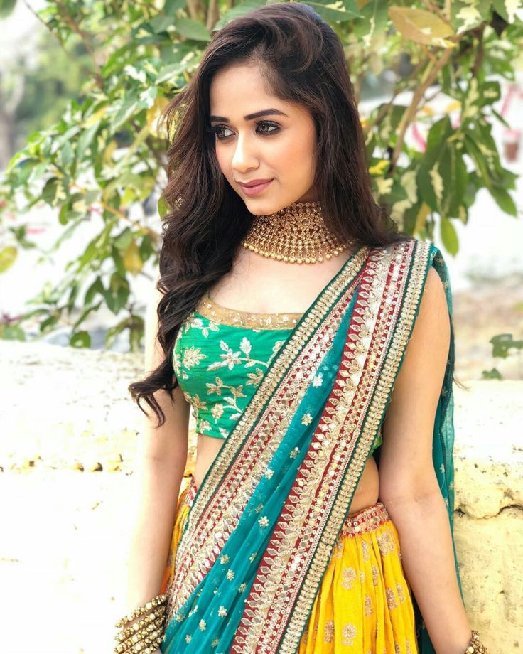 Jannat Zubair in Lehenga Or Saree: Who’d you prefer? - 4