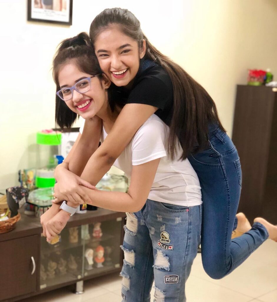 Jannat Zubair Rahmani and Anushka Sen MASTI Moments - 0