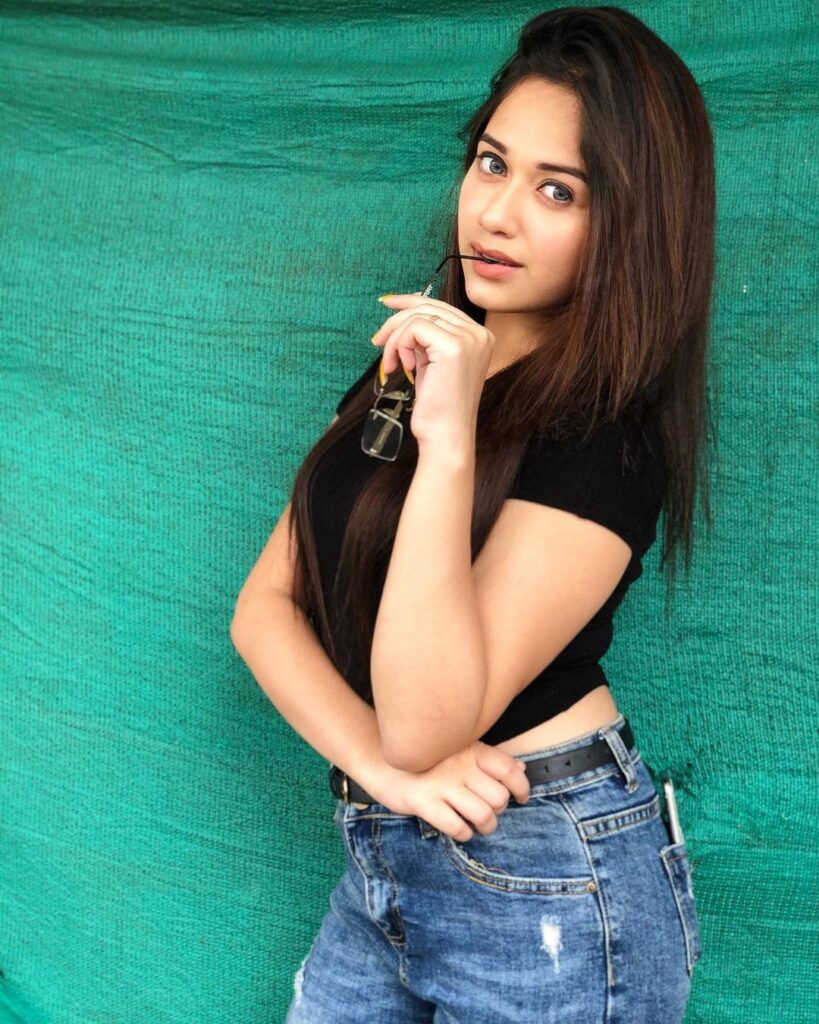 Jannat Zubair’s Tee Collection we would love to buy - 3