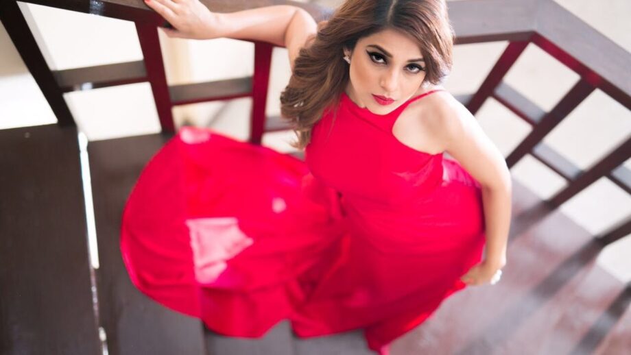 Jennifer Winget's Red HOT Avatar!