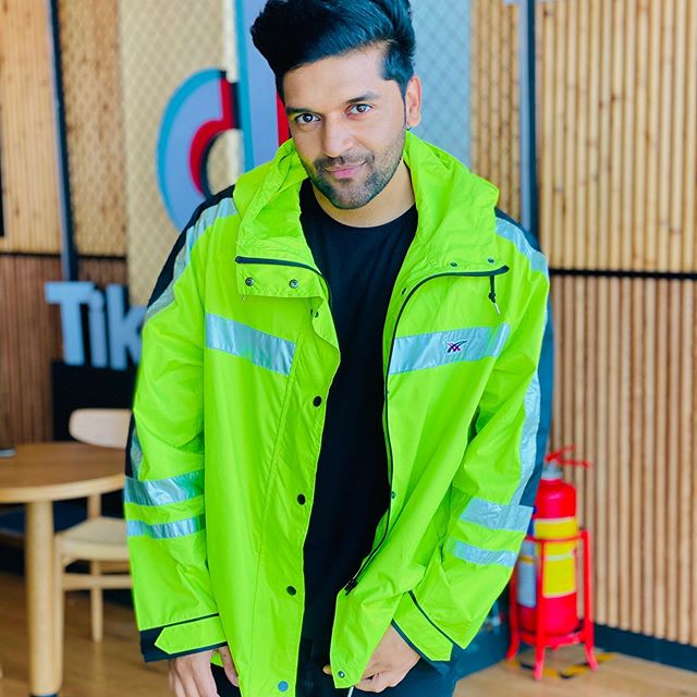 Just like his music, Guru Randhawa’s style is on point too - 5