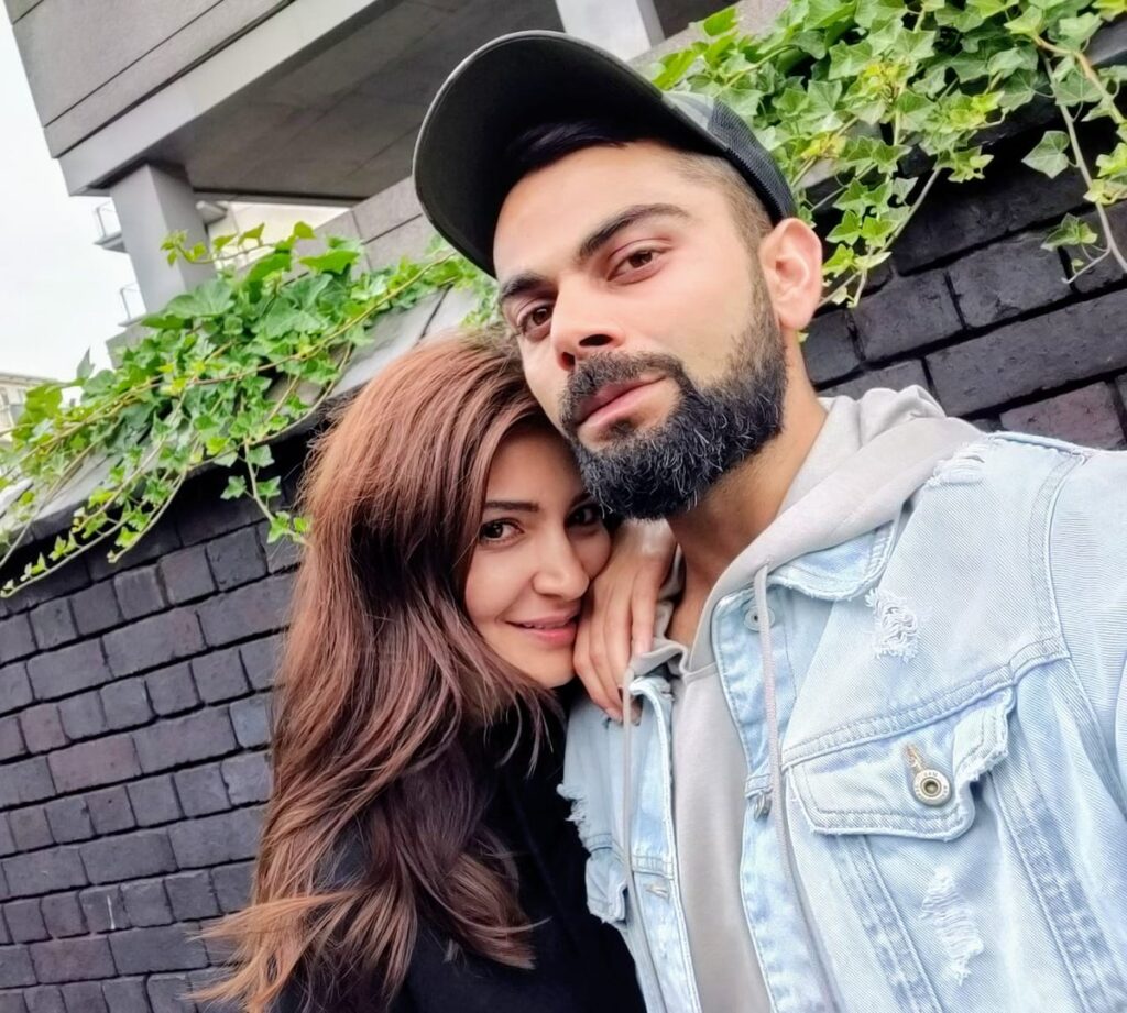 Kareena Kapoor-Saif Ali Khan, Virat Kohli-Anushka Sharma, Deepika Padukone-Ranveer Singh: Top 6 Couple Selfies that every person saw million times! - 2