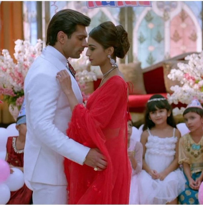 Kasautii Zindagii Kay: Once Again Prerna And Mr. Bajaj Screaming Chemistry Is BACK - 2