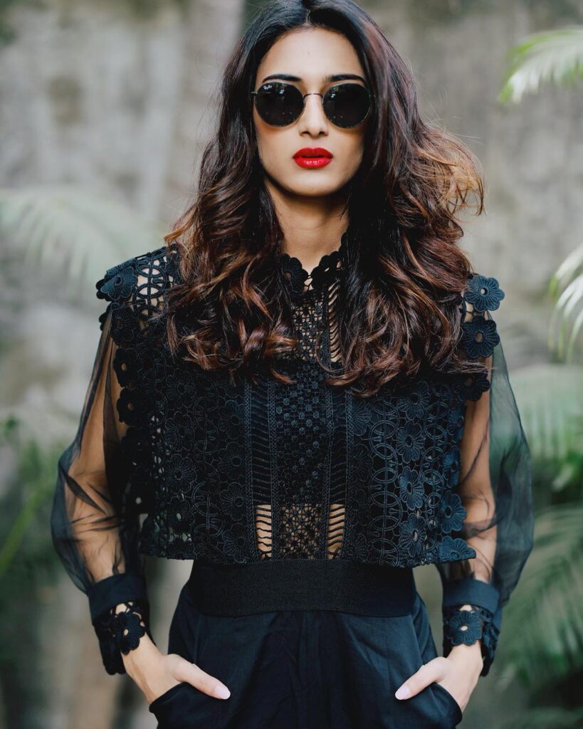 Kasautii Zindagii Kay: Prerna Aka Erica Fernandes’s HOT Red Lipstick Avatar - 7