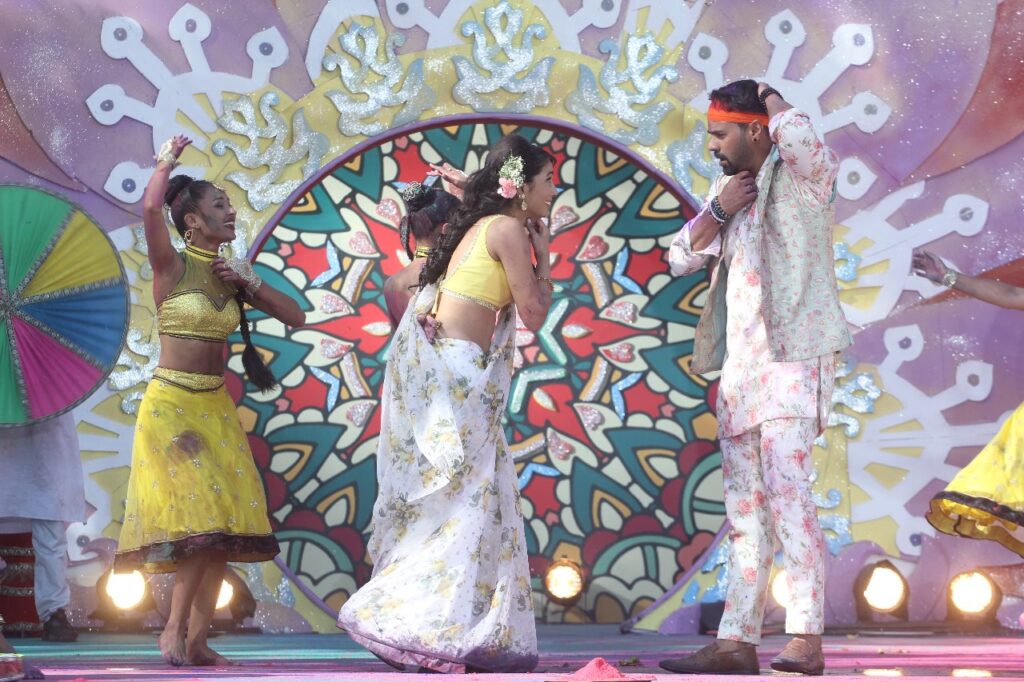 Kumkum Bhagya: Abhi and Pragya have an evergreen Holi moment - 2