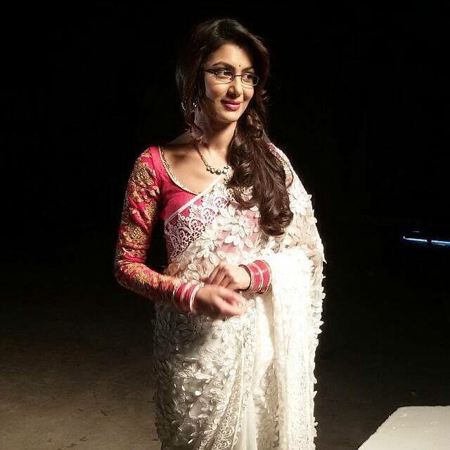 Kumkum Bhagya: Every time Pragya Aka Sriti Jha Stuns In Floral Saree - 0