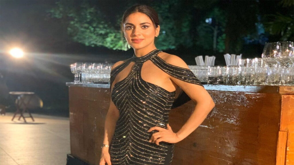 Kundali Bhagya actress Shraddha Arya Instagram Posts Shows Her Love For Glitter Outfit, See Pics Inside 7