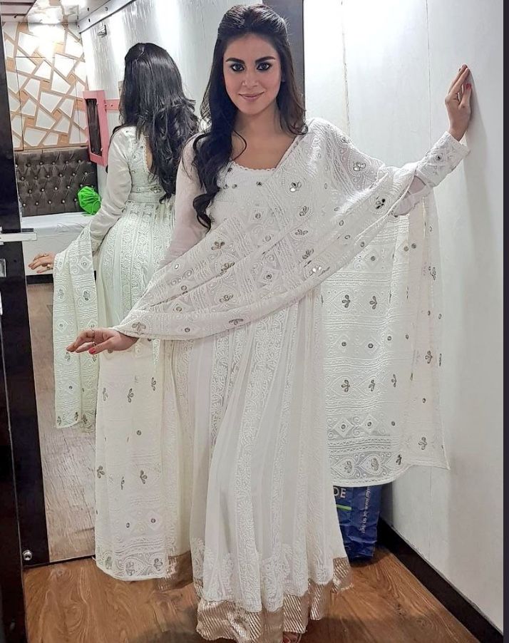 Kundali Bhagya Preeta Aka Shraddha Arya’s Best Designer Suits! - 3